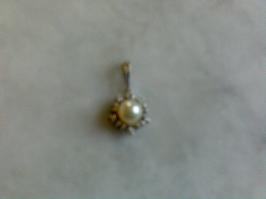 Pendentif AU750 blanc,  diamant et perle