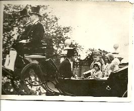 Phot.carrosse royal-Queen Mary, Elisabeth & Margaret v.1932